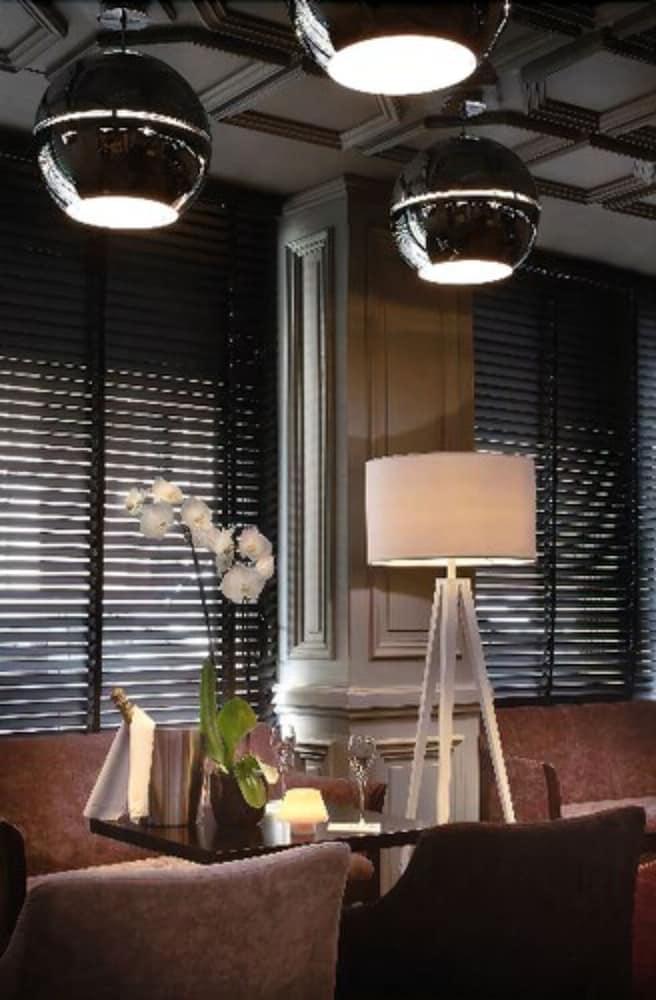 Hotel Le Cinq Hyper - Centre Chambéry Exteriör bild