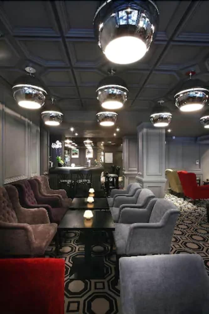 Hotel Le Cinq Hyper - Centre Chambéry Exteriör bild
