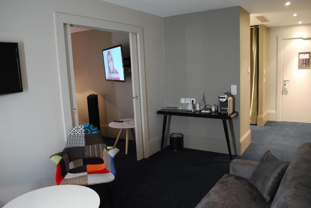 Hotel Le Cinq Hyper - Centre Chambéry Rum bild